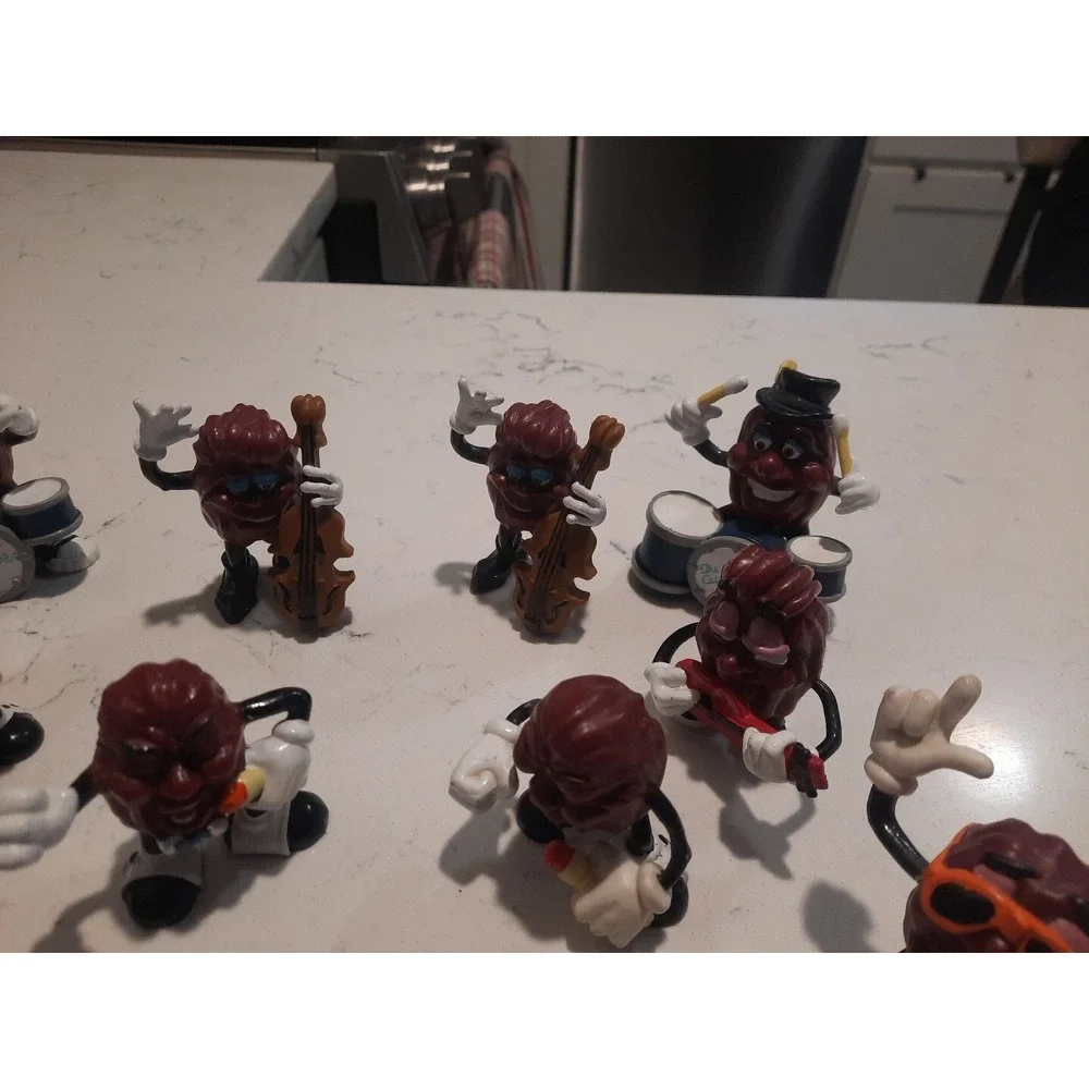 Lot of 11 Vintage California Raisins Figures Lot